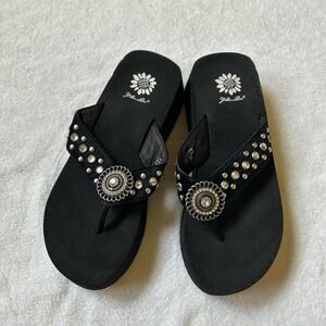 Yellow Box Taryn Black Embellished Flip Flops / Sandals Women's 8 1/2